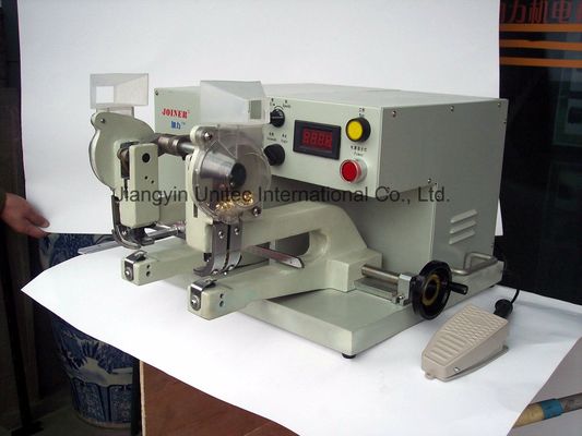 一貫性と生産性のためのシート供給A4用紙製造機 2900*2890*1710mm